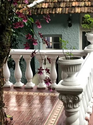 Imagem Casarão histórico estilo castelo, luxo e Requinte