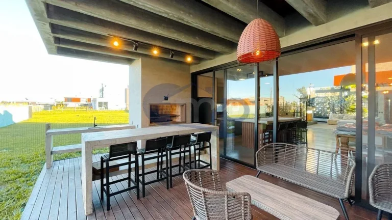 Imagem Casa á venda com 4 dormitórios na Costa do Mampituba em Passo de Torres/SC