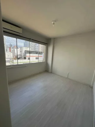 Imagem Apartamento com 3 dormitórios a 50m do calçadão e 100m do Mar – Balneário Camboriú/SC