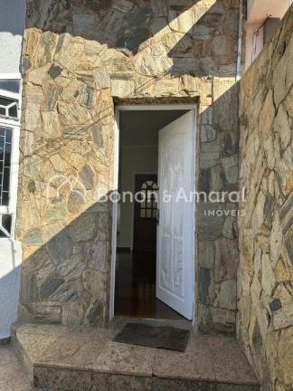 Imagem Imóvel com excelente acabamento, estrutura sólida e totalmente reformado. Com 3 dormitórios, todo...