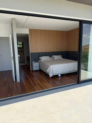 Imagem Casa com 4 dormitórios sendo 4 suítes e 2 vagas de garagem em Balneário Camboriú/SC