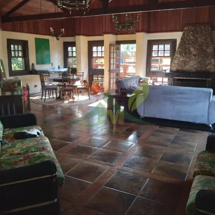 Imagem Bela Casa à Venda no Condomínio Clube da Montanha em Atibaia