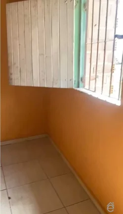 Imagem Casa de esquina, no centro de de Mar Vermelho, 51m2, 2/4, com garagem