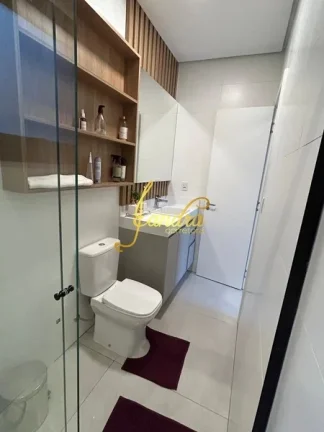 Imagem Excelente sobrado em Condomínio com 04 suítes mobiliada