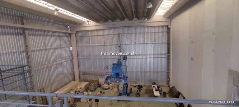 Imagem Galpão com 675m² para locação em Tamboré.