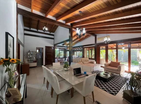 Imagem Casa em Condomínio a Venda no bairro Granja Viana - Carapicuíba, SP