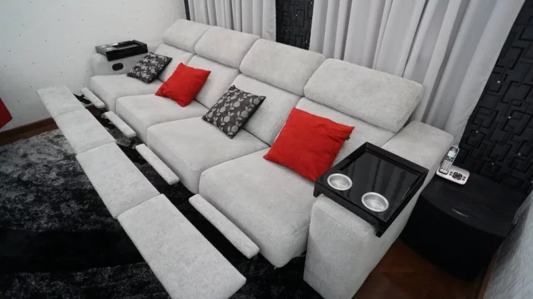 Imagem Sobrado 250 m² 3 Dormitórios sendo 2 Suítes Porteira Fechada