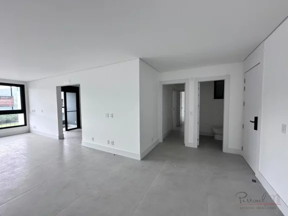 Imagem Apartamento exclusivo à beira-mar, localizado no prestigiado bairro João Paulo, em Florianópolis....
