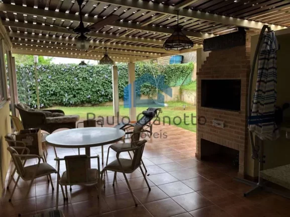 Imagem Casa Moderna à venda no Centro da Granja Viana