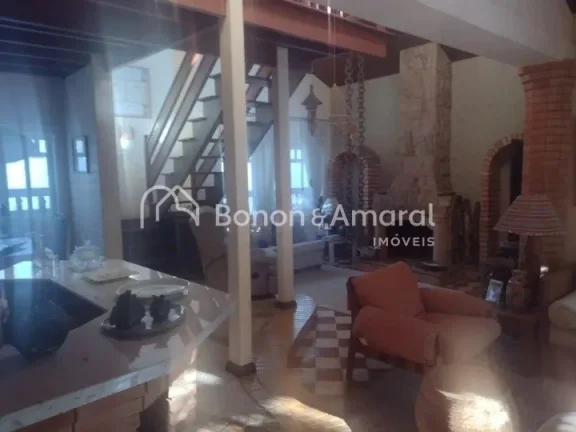 Imagem Este sobrado de 390m² de área construída, está bem dividido em 4 quartos, sendo 2 suítes com cl...