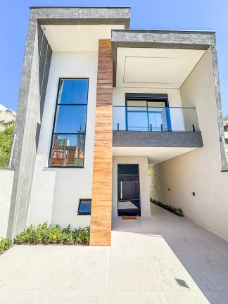 Imagem Sobrado Novo Automatizado - 138M², 3 Dorms, (1 Suíte C/ Varanda), 2 Vagas.
