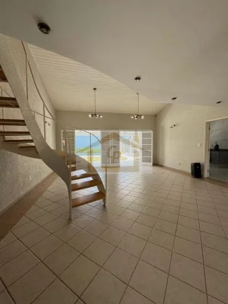 Imagem Residencial silencioso, natureza e próximo ao Templo Budista Zulai! São 4 quartos, 4 vagas