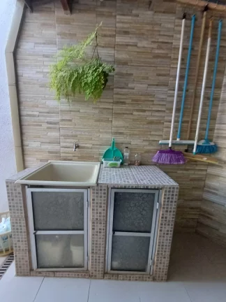 Imagem Sobrado para venda em Vila Santo Antônio com 4 quartos, sendo 2 suítes, 228m2
