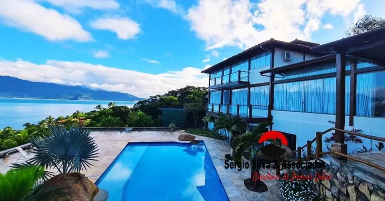 Imagem Casa Espetacular a Venda de Frente Para o Mar, em Ilhabela/SP.