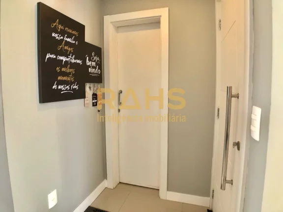 Imagem Sobrado Geminado com 115 m² de área construída com 1 suíte e 2 quartos, 2 vagas de garagem a ven...