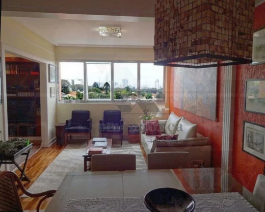 Apartamento totalmente reformado, andar alto, vista incrível, amplo living para 2 ambientes, 3 dorm...