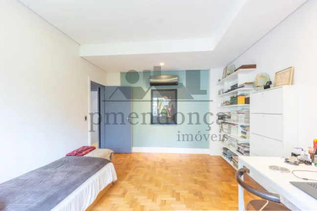 Imagem Apartamento reformado em edifício clássico da Av Angélica, ao lado da Praça Buenos Aires.