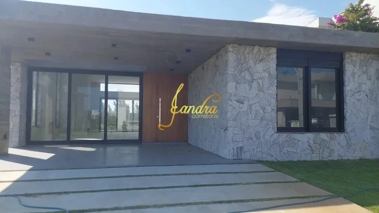 Imagem Casa térrea com 4 suítes e beira de lago