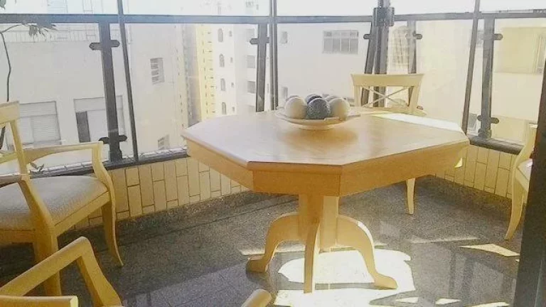 Imagem Praia de Pitangueiras, Alto Padrão, 2 Quadras da Praia, 2 Garagens, Local Nobre,130 Metros de Área Útil, Fino Acabamento!!!