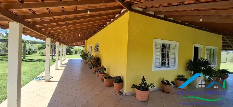 Imagem Chácara Encantadora à Venda - Conforto, Sustentabilidade e Beleza Natural