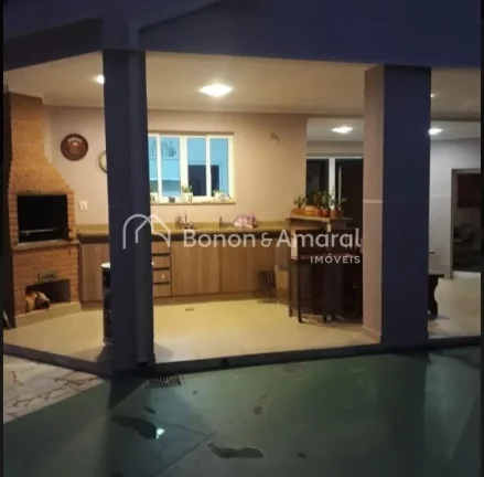 Imagem Casa com 215 m² de área construída em terreno de 300 m². O imóvel conta com living integrado em...