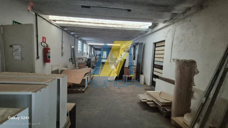 Imagem Galpão comercial/industrial com excelente estrutura e frente imponente.