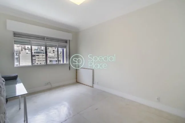 Imagem Linda reforma em apartamento na Alameda Barros. São 213m2 de área privativa, 3 dormitórios ( 1 su...