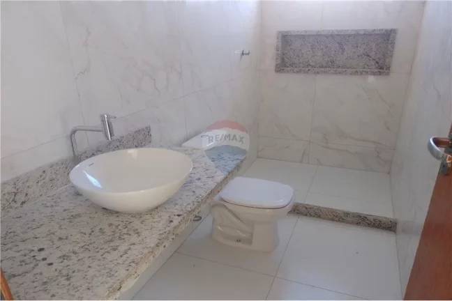 Imagem Excelente Oportunidade: Casa de 3 Quartos em Condomínio com Infraestrutura Completa