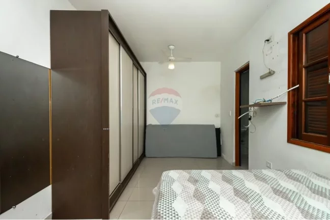 Imagem Casa com 4 dormitórios, 2 suítes, 5 banheiros, 3 vagas de garagem.