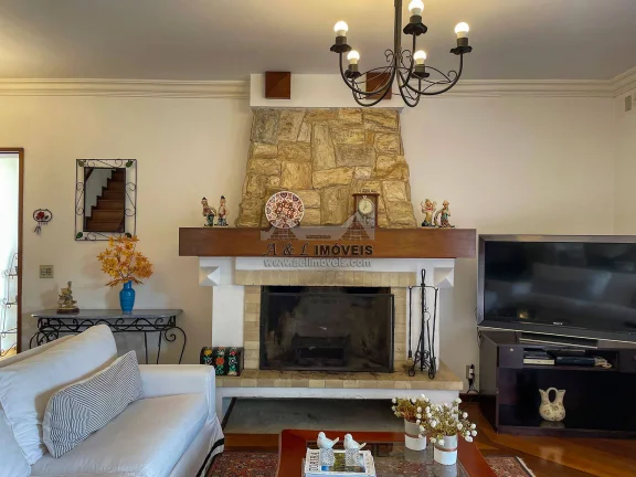 Imagem Casa à venda em Campos do Jordão - Com 4 dormitórios próximo ao Capivari
