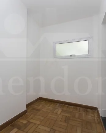 Imagem Belíssimo apartamento, totalmente reformado , amplas janelas, ensolarado, 04 dormitórios , banheir...