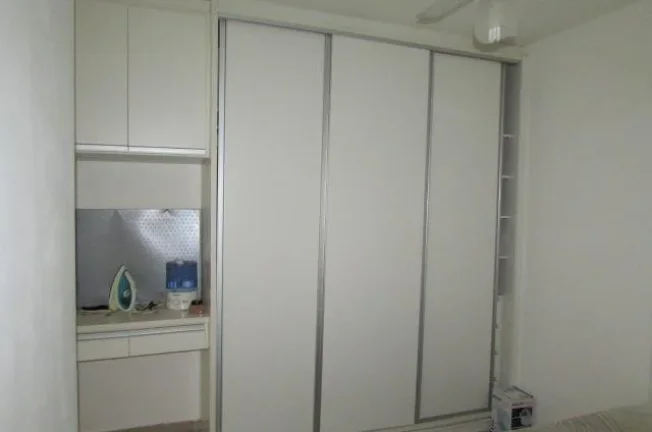Imagem Apto mobiliado com sala , cozinha com armarios, cock top, geladeira, microondas, área de serv. wc s...