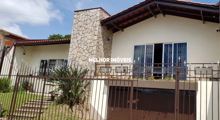 Imagem Casa com 03 dormitórios, com edicula no fundo localizado em Lages- SC
