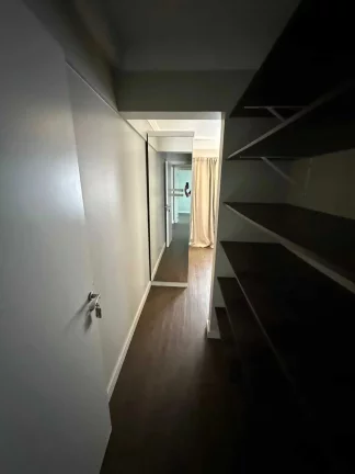 Imagem Apartamento semi-mobiliado com 1 suíte, 2 Demi e 2 vagas de garagem na Praia Brava em Itajaí