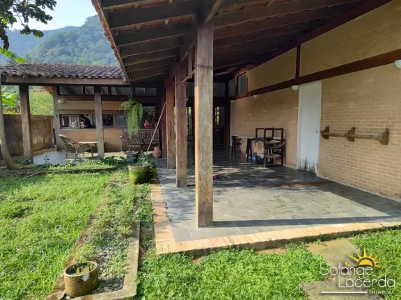 Imagem Casa Térrea com Edícula - Escritura Definitiva - Ampla Varanda em L