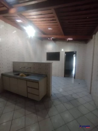 Imagem VENDO CASA NA RUA DESEMBARGADOR FELINTO BASTOS