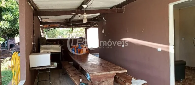 Imagem Chácara à venda em Terenos-MS, Zona Rural: 5 quartos, 1 suíte, 2 salas, 3 banheiros, 180m² de área!