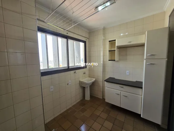 Imagem Apartamento centro. 3 dorm. sendo 1 suíte, 2 vagas de garagem.