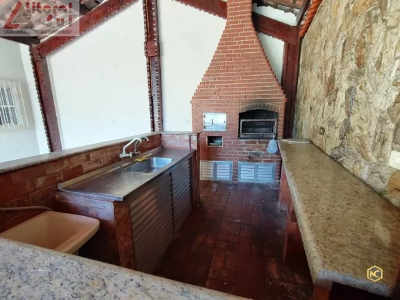 Imagem Imperdível Casa para Locação na Aviação, Praia Grande-SP: 3 Quartos, 3 Suítes, 1 Sala, 5 Banheiros e 5 Vagas de Garagem!