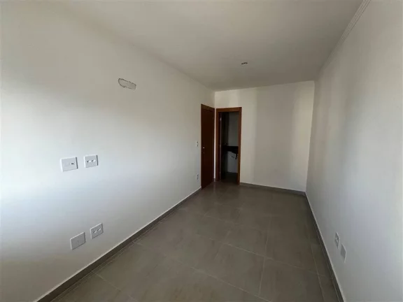 Imagem Apartamento à Venda em Guilhermina, Praia Grande - SP