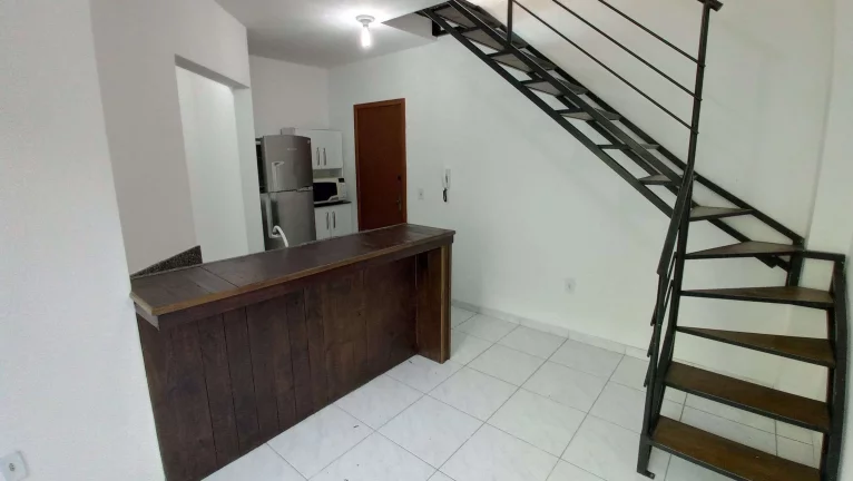 Imagem Apartamento Duplex 1 Dormitório com 40m2, Garagem, 600m da UFSC, Aceita Pets. Carvoeira/Saco dos Limões. Florianópolis/SC.