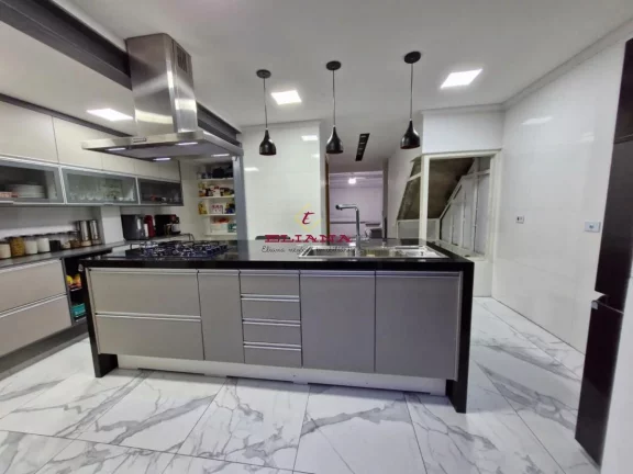 Imagem Sobrado à venda em São Paulo, Conjunto Residencial Vista Verde, com 3 quartos, 250m²