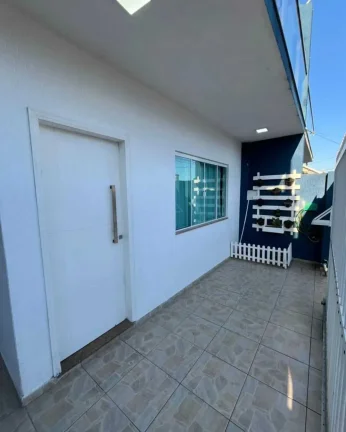 Imagem Sobrado com 3 dormitórios sendo 1 suíte e 1 vaga de garagem em Balneário Camboriú/SC