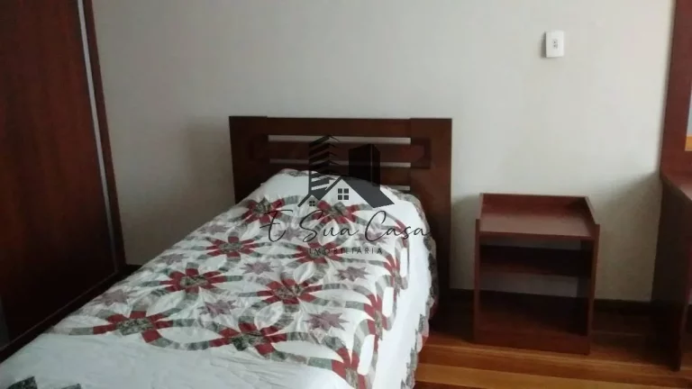 Imagem Casa de 5 Quartos, Bairro Camargos