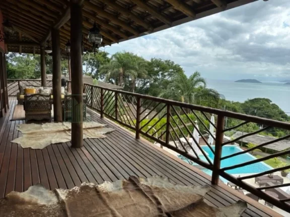 Imagem Deslumbre-se com esta incrível oportunidade de adquirir uma casa dos sonhos no exclusivo condomínio Yacamim, localizado em Ilhabela. Com uma vista esp