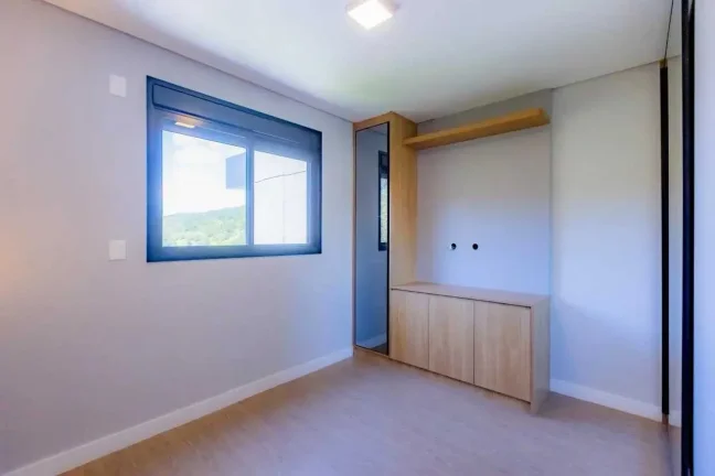 Imagem Apartamento semi-mobiliado com 2 suítes e 2 vagas de garagem na Praia dos Amores