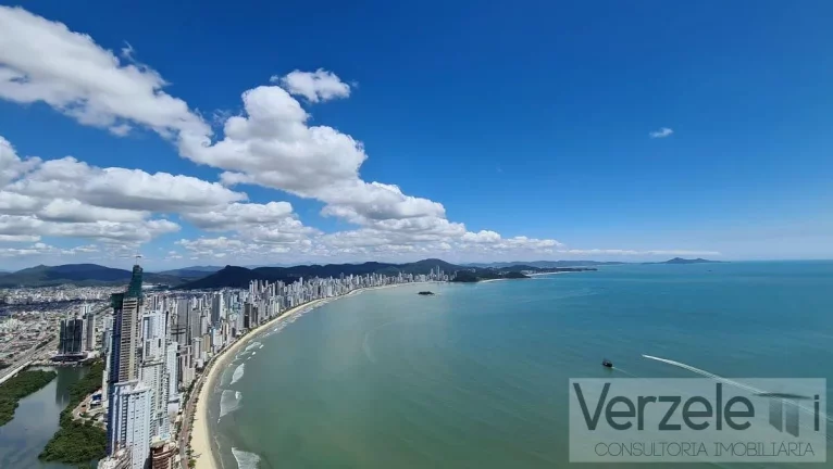 Imagem Apartamento 4 ou + dormitórios para Venda em Balneário Camboriú / SC no bairro Centro