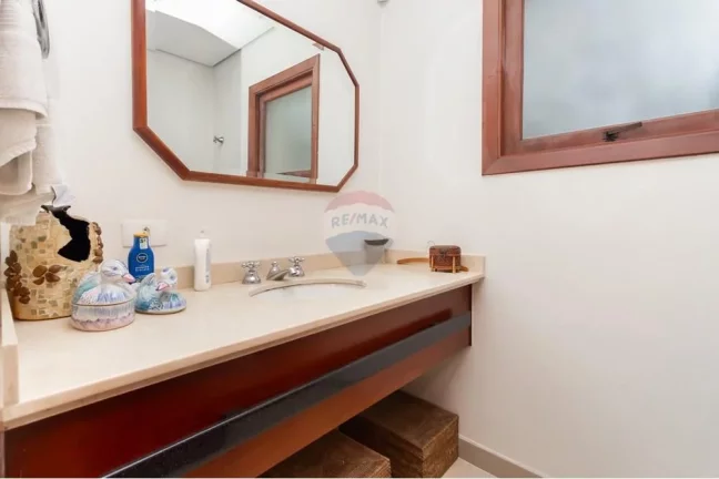 Imagem Casa com 4 suítes e 426 m² construídos, com piscina no melhor da Vila Ida