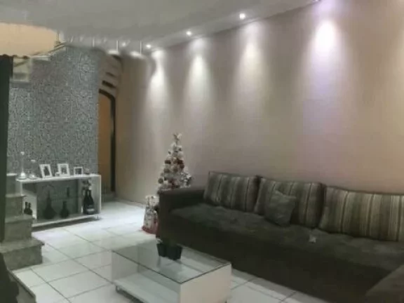 Imagem Sobrado com 3 Quartos e 3 banheiros à Venda, 237 m² por R$ 650.000