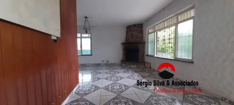 Imagem Casa a Venda na Região de Abernessia Campos do Jordão - SP.